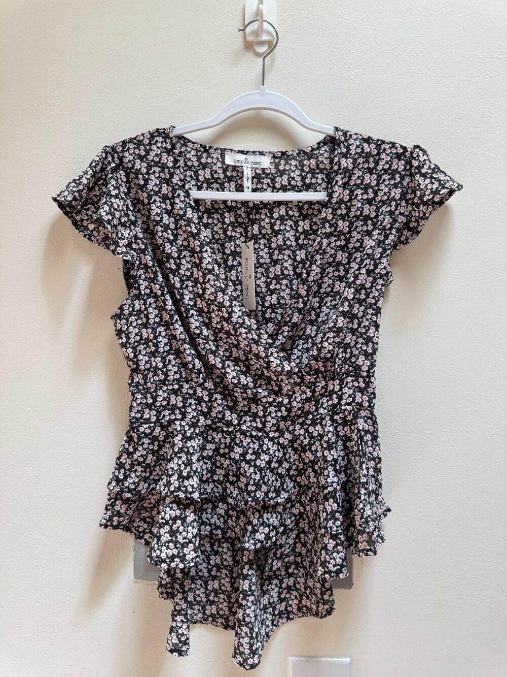 NWT Emmie Rose Short Sleeve Ruffle High Low Blouse